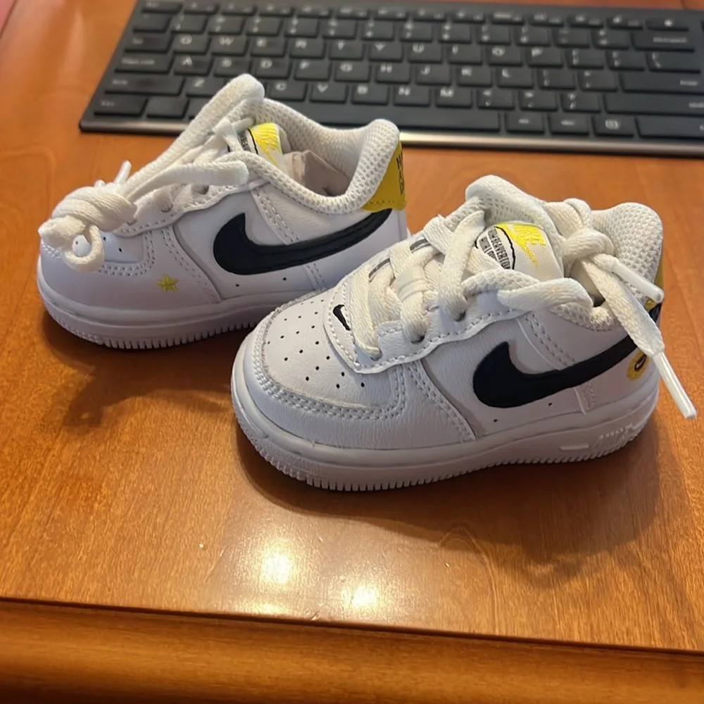 Size 3C Nike force 1 LV8 TD WHITE BLACK/DARK sulfur - Picture 2 of 4